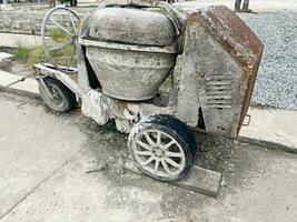 beton menger bereidt zich voor cement Mortier foto