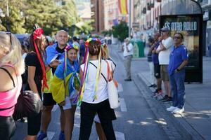 granada, Andalusië, Spanje. oktober 5e, 2023. Oekraïners demonstreren in oekraïens kostuums Bij de Europese top in Grenada. foto