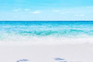 zomervakantie op tropisch strand en oceaanzee foto