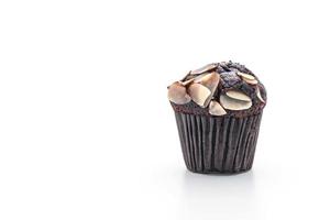 donkere chocolade cup cake op witte achtergrond foto