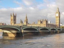 westminster bridge in londen foto