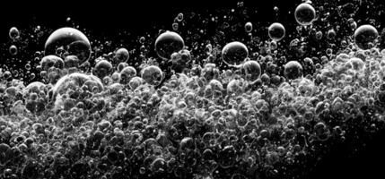 ai generatief Frisdrank water bubbels spatten onderwater- tegen zwart achtergrond. foto