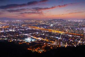 downtown Seoel na zonsondergang en mooi stadsgezicht met lichten, seoel, zuiden Korea. foto