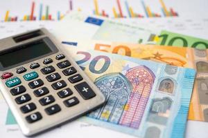 eurobankbiljetten met rekenmachine, bankieren