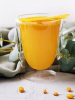 droog mango fruit met smoothie sap foto