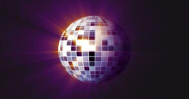 abstract Purper gespiegeld spinnen ronde disco bal voor disco's en dansen in nachtclubs jaren 80, 90s lichtgevend achtergrond foto