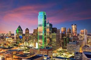 dallas, texas stadsgezicht met blauwe lucht foto