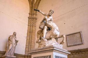 sculptuur op piazza della signoria in florence foto