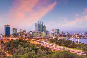 de skyline van de binnenstad van Perth in Australië foto