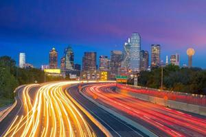 Dallas skyline van de binnenstad bij schemering, Texas