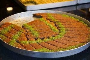 Turks toetje baklava verkoop Bij winkel foto