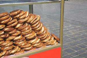 Turks bagel simit verkoop Bij taqsim plein in een busje foto