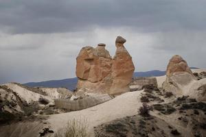 sprookjesachtige schoorstenen in cappadocië, turkije, sprookjesachtige schoorstenen landschap foto