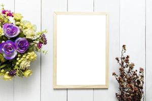 frame over witte houten tafel achtergrond voor mockup