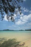 lang strand op het eiland koh ta kiev in de buurt van sihanoukville cambodja foto
