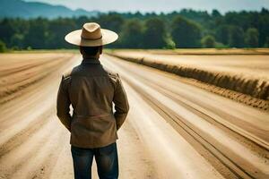 een Mens in een cowboy hoed staat Aan een aarde weg. ai-gegenereerd foto