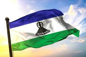 Lesotho 3d renderen vlag golvend geïsoleerd lucht en wolk achtergrond foto