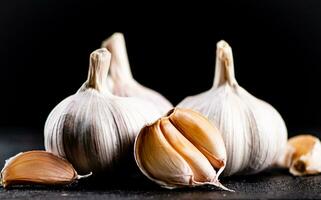 vers knoflook Aan de tafel. foto