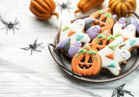 veelkleurig halloween eigengemaakt koekjes foto