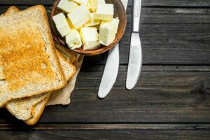 geroosterd brood en boter. foto