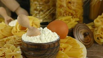 italiaanse macaroni pasta ongekookt