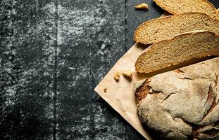 stukken van vers brood. foto