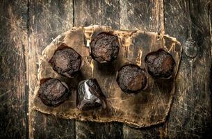 chocola muffins Aan de bord. foto