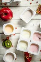 divers fruit yoghurt. foto