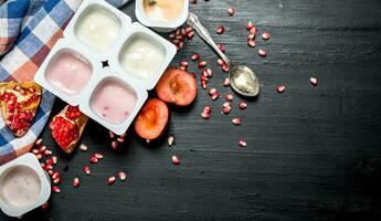yoghurt met vers fruit. foto