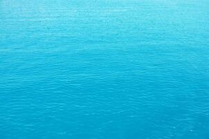 water achtergrond. middellandse Zee zee. Doorzichtig water. foto