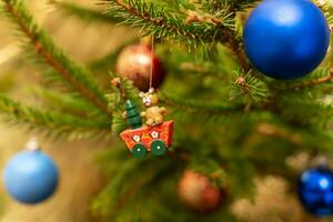 Kerstmis boom speelgoed Aan de takken van de Kerstmis boom. foto