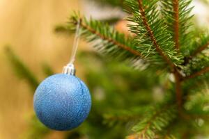 Kerstmis boom speelgoed Aan de takken van de Kerstmis boom. foto