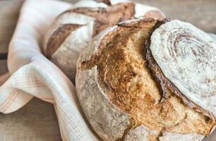 twee broden van brood foto