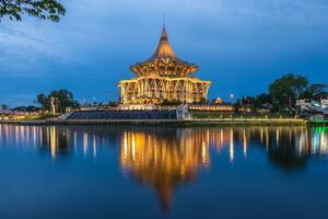 nieuw Sarawak staat wetgevend bijeenkomst gebouw in koechen, Sarawak, Borneo, Maleisië foto