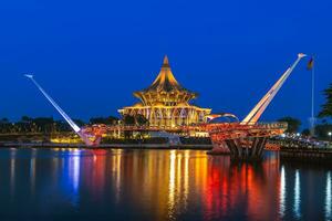 nieuw Sarawak staat wetgevend bijeenkomst gebouw in koechen, Sarawak, Borneo, Maleisië foto