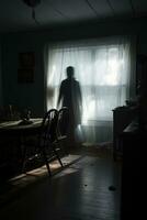 een persoon is staand in voorkant van een tafel in een donker kamer generatief ai foto