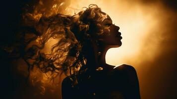 silhouet van een vrouw met haar haar- blazen in de wind generatief ai foto