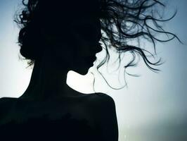 de silhouet van een vrouw met haar haar- blazen in de wind generatief ai foto