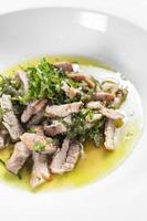 gemarineerd varkensvlees met knoflook en koriander olijfolie saus gourmet tapas gerecht
