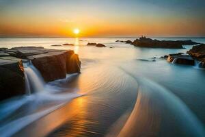 een mooi zonsondergang over- de oceaan met golven crashen in rotsen. ai-gegenereerd foto