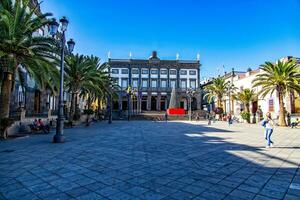 stedelijk plein in de hoofdstad van de kanarie eilanden oma canaria las palmas in voorkant van de beroemd cadet van st. anna foto