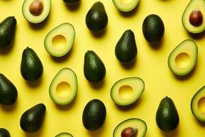 patroon avocado voor de helft tropisch fruit voedsel vegetarisch groente rauw top groen achtergrond gezond visie foto