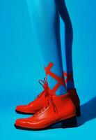 vrouw hakken kleur romantisch stijl dame rood jong schoen modern blauw modieus concept neiging foto