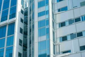 abstract bouwkundig detail van een kantoor gebouw met glas facade. achtergrond. ai generatief pro foto