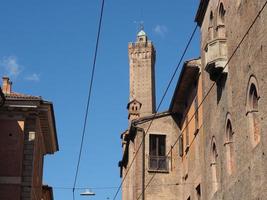 uitzicht op het oude stadscentrum in bologna foto