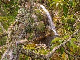 waterval van apen, ibitipoca in minas gerais, brazilië foto