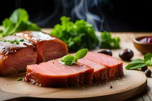gesneden vlees Aan een houten snijdend bord met rook. ai-gegenereerd foto