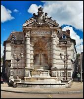 oude steen fontein in besançon, Frankrijk foto