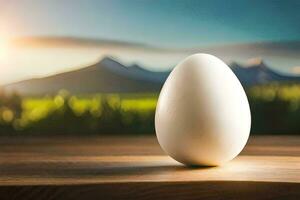 een ei Aan een tafel in voorkant van een berg. ai-gegenereerd foto