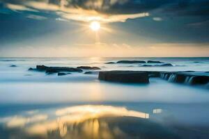 de zon is schijnend over- de oceaan en rotsen. ai-gegenereerd foto